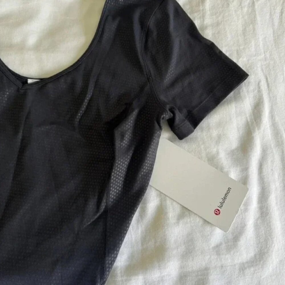 81 Lululemon Align T-Shirt Polka Squat Emboss Black - Picture 4 of 6